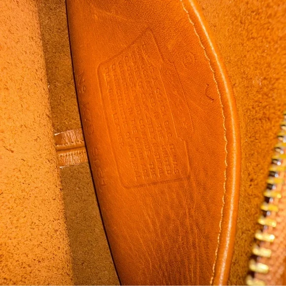 COACH Classic Tan Leather Crossbody Bag - Vintage - Great condition! - Picture 16 of 16